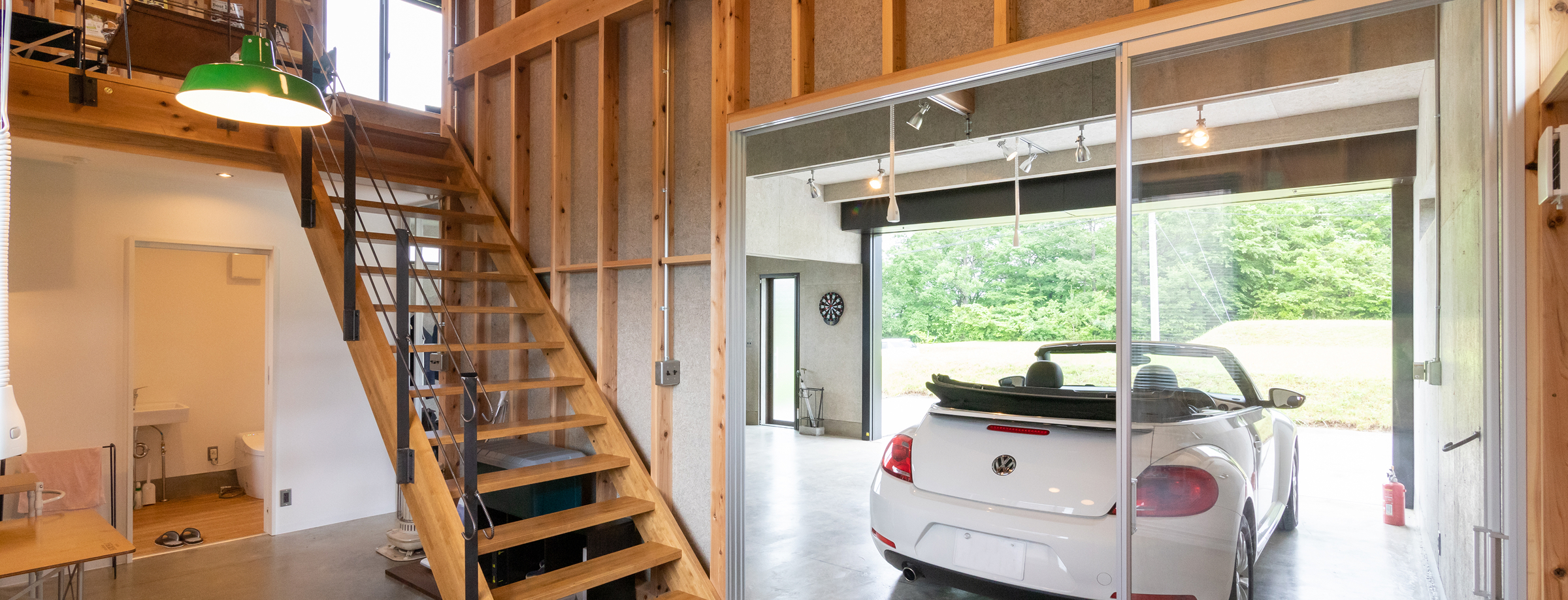 ガレージに居住空間を一体化した「住めるガレージ。」